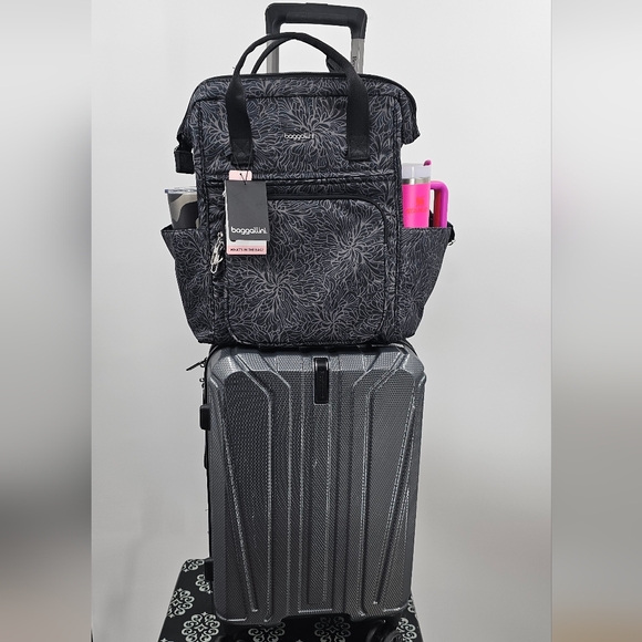 Baggallini Carry-On BackPack Charcoal NWT - Picture 1 of 16